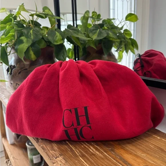 Carolina Herrera / ANDY LOCKED CROSSBODY I MEDIUM
HOULDER BAG - Picture 9 of 15